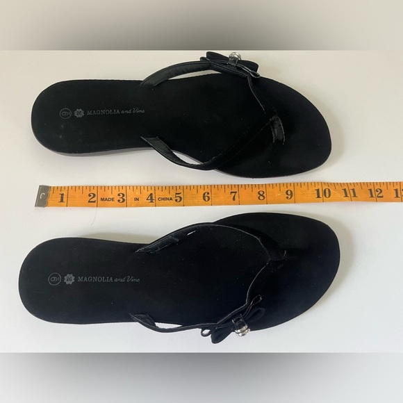 Magnolia & Vine flat sandals with snap-on charms - Picture 7 of 10